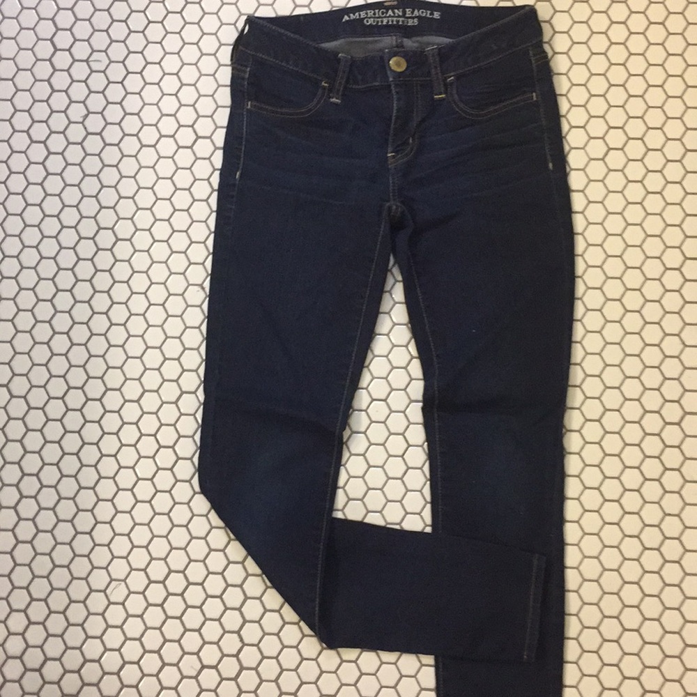 Dark wash American Eagle skinny jean